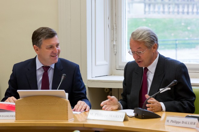 Point presse au sujet du contrôle avec Philippe Dallier sur le rôle des douanes dans la vente sur Internet © Photo : Sonia BENROMDHANE