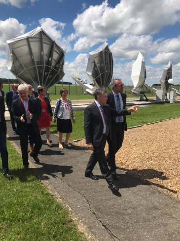 Visite du téléport d'Eutelsat avec les élus du secteur d?Auneau