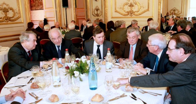 A l'occasion de la reprise des travaux parlementaires, Jean-Claude Gaudin a reçu les sénateurs UMP lors d'un déjeuner