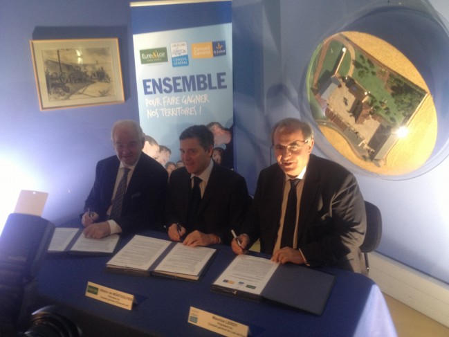 Signature à Orgères-en-Beauce d?une convention de partenariat avec deux autres départements : le Loir-et-Cher et le Loiret