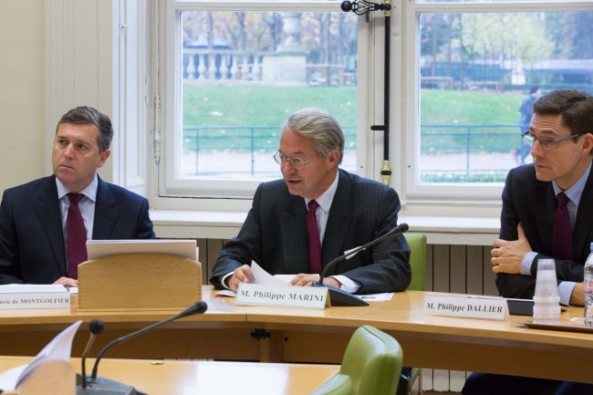 Point presse au sujet du contrôle avec Philippe Dallier sur le rôle des douanes dans la vente sur Internet © Photo : Sonia BENROMDHANE